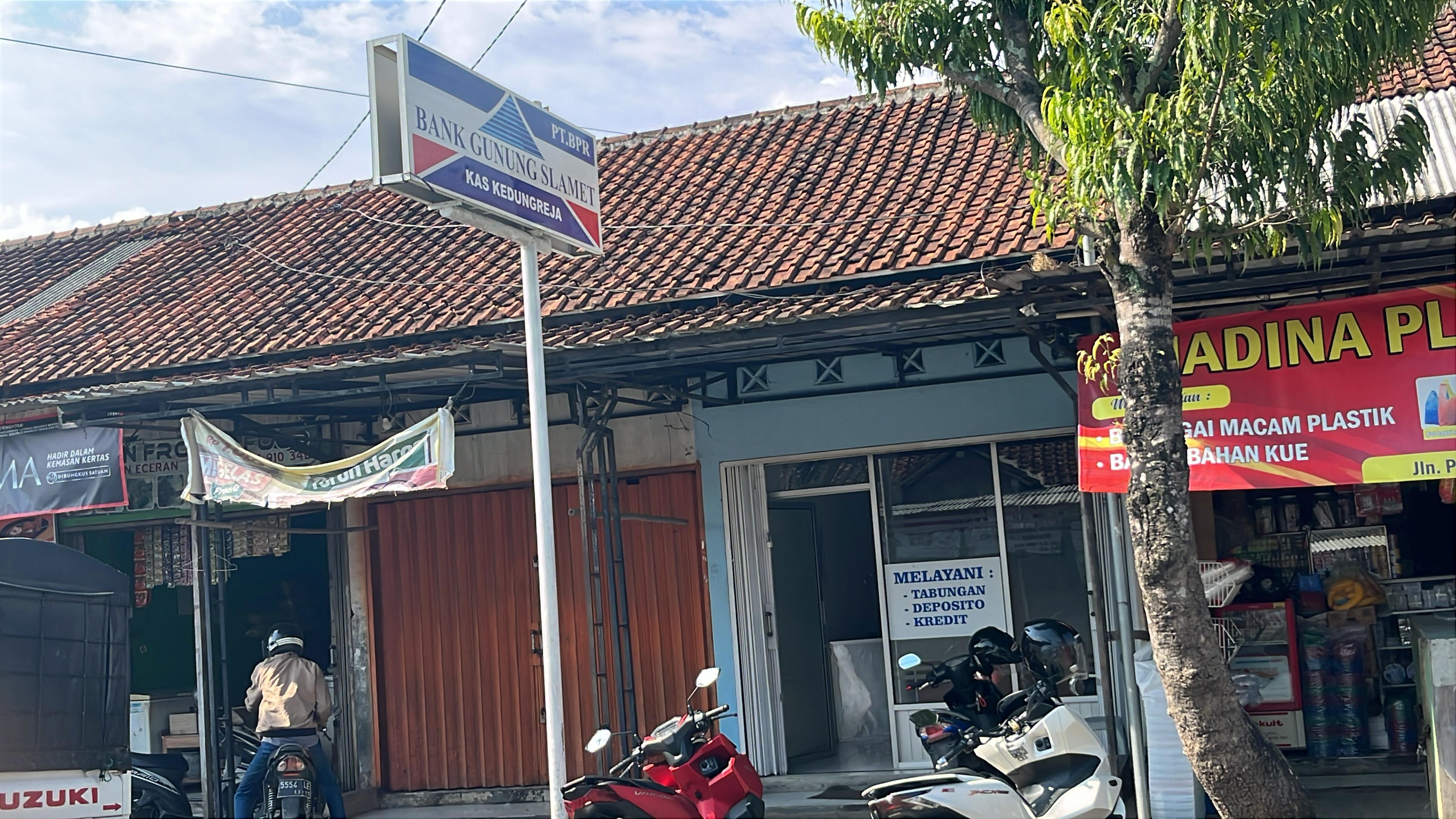 PT. BPR Gunung Slamet Kantor Kas Kedungreja